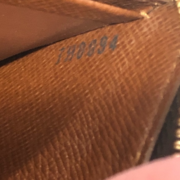āSoldāLouis Vuitton Zippy Wallet - Picture 13 of 13
